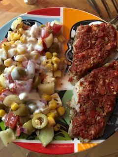 Paradicsomos tőkehal vegyes salátával recept fotója