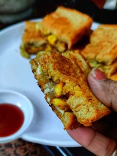 चीज़ आलू कॉर्न सेंडविच रेसिपी मुख्य फोटो