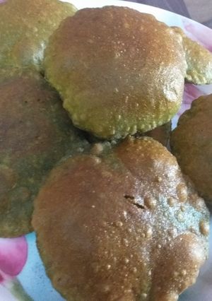 पालक कचौड़ी (Palak kachori recipe in hindi) रेसिपी मुख्य फोटो
