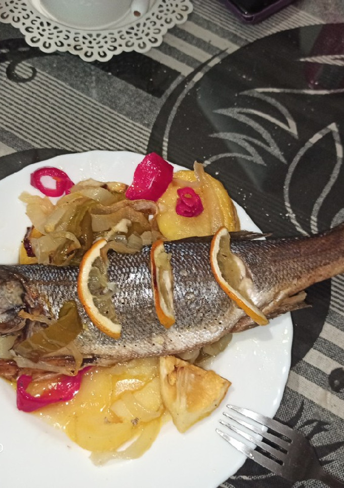 Una foto de Lubina al horno