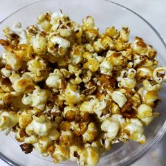 A picture of Caramel popcorns.