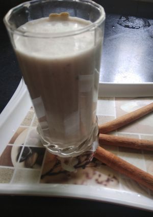 ઓટ્સ બનાના સ્મુધી(oats banana smoothi in Gujarati) રેસીપી મુખ્ય ફોટો
