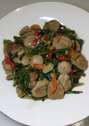 Foto resep Tumis Kangkung Bakso Sapi