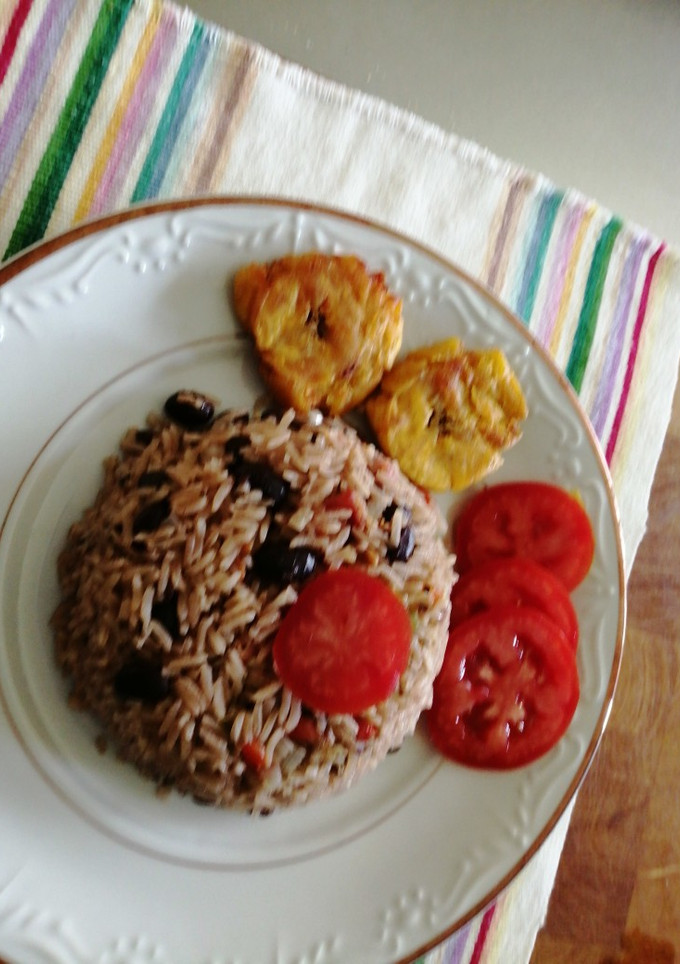 Una foto de Arroz con frijoles a la Lourdes