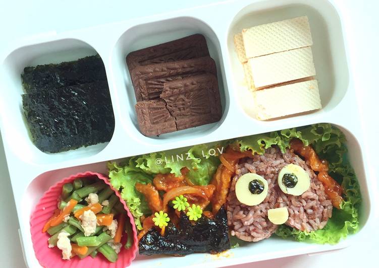 Cara Membuat Bento anak bekal sekolah ~ kids bento nasi merah Lezat