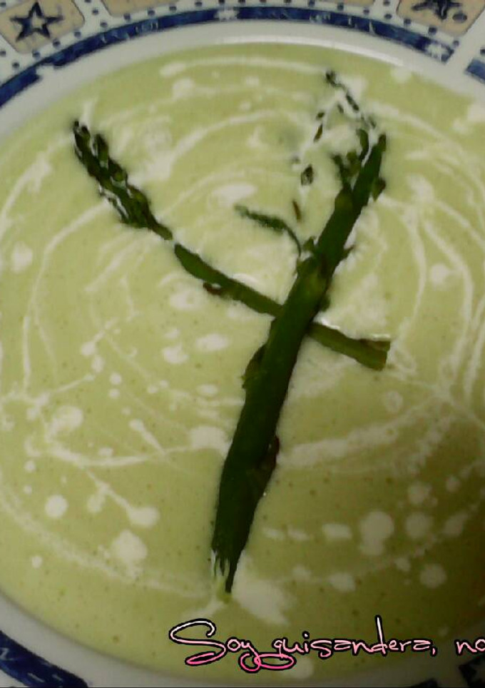 Una foto de Crema fría de espárragos