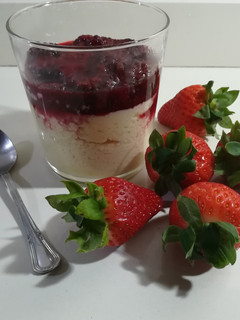 Foto principal de Vasito de tarta de queso saludable en el microondas