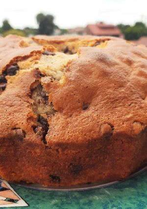 Una foto de Budín de banana 🍌, chips de chocolate 🍫 y nueces