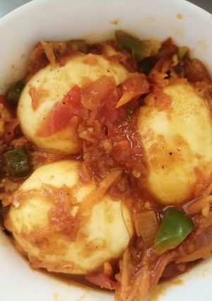 A picture of Egg curry.