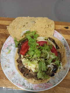 Foto principal de Hamburguesa de berenjena en pan casero rápido