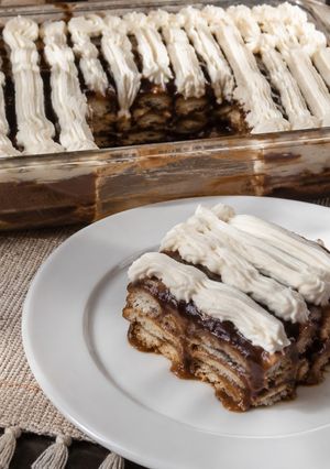 Una foto de Postre entre capas. Chocolate, vainillas y nueces