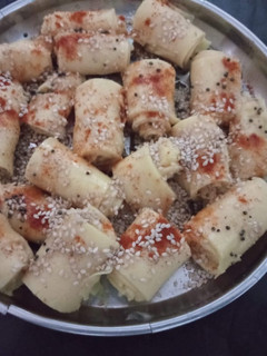 ખાંડવી (Khandvi Recipe In Gujarati) રેસીપી મુખ્ય ફોટો