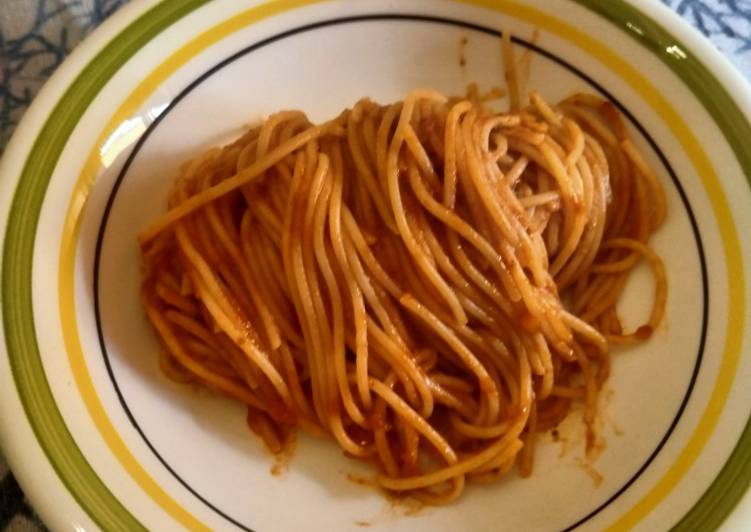 Easiest Way to Prepare Speedy Spaghetti a pomodoro e pesto con aggiunta di cipolla