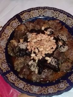 صورة لوصفة اللحم بالبرقوق (بالخوخ)