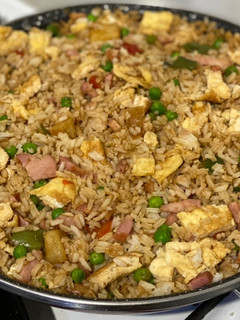 Una foto de Arroz frito con verduras asadas