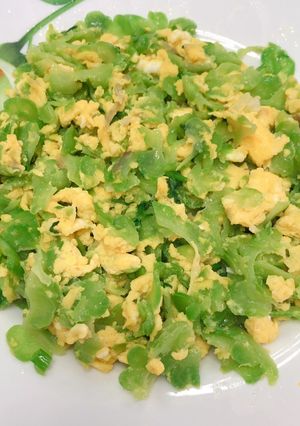 Hình của món Khổ qua xào trứng.