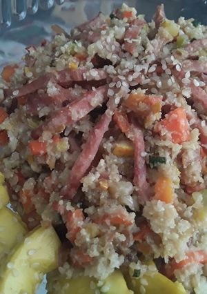 Una foto de "Arroz de coliflor con tres delicias a mi manera"🍚🍛🍚🤔😁😉