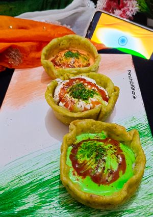 तिरंगे दही वड़े (Tirange Dahi vade recipe in hindi) रेसिपी मुख्य फोटो