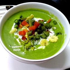 A picture of Cream Of Spinach Soup.