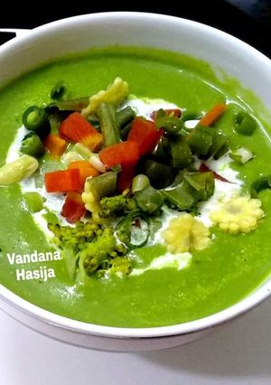 A picture of Cream Of Spinach Soup.