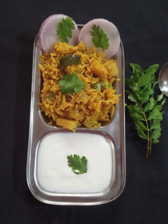 ખારી ભાત (Khari Bhat Recipe In Gujarati) રેસીપી મુખ્ય ફોટો