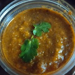 A picture of Ratti chutney.