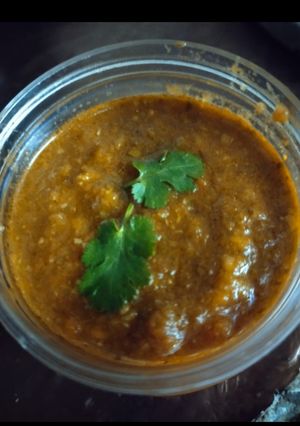 A picture of Ratti chutney.