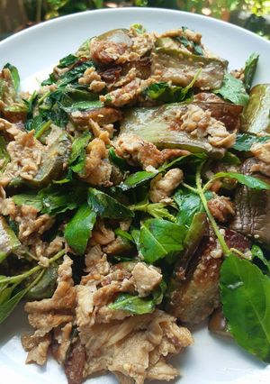 รูปของ "มะเขือยาวผัดไข่ใบกะเพรา" Stir Fried Eggplant with Eggs&Basil