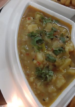 A picture of Hi-tea snacks (aloo ki takari).
