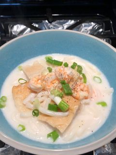 Hình của món Udon tôm nước cốt dừa.