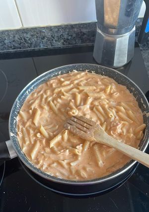 Una foto de Macarrones con salsa de tomate y nata