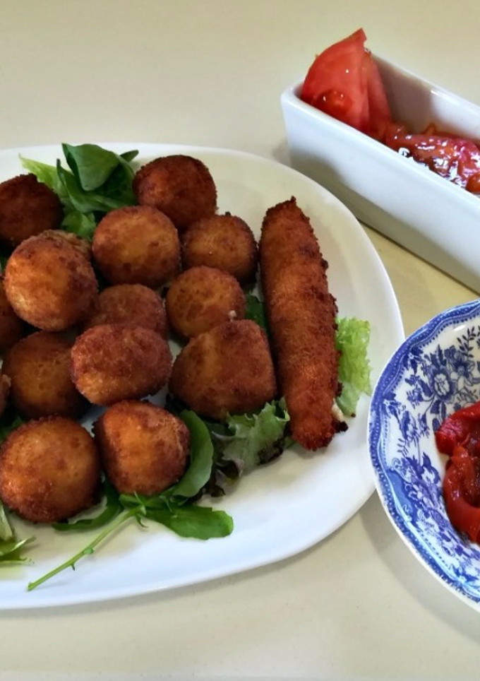 Una foto de Croquetas de masa, con quesitos y mostaza