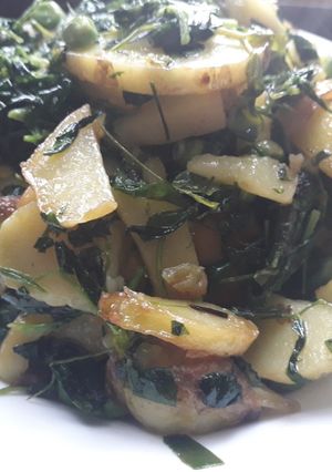 A picture of Methi mutter aalu bhaji.