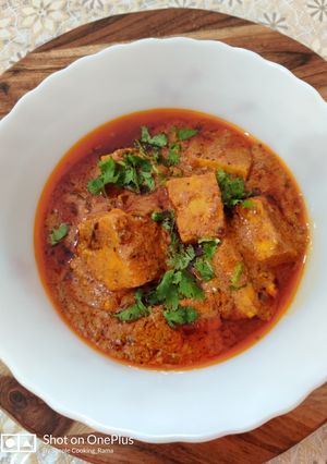 A picture of Paneer Rogan Josh.