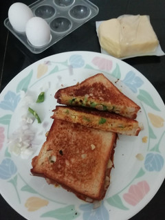 வெஜ் சீஸ் ப்ரெட் டோஸ்ட்(veg cheese bread toast recipe in tamil) செய்முறை முக்கிய புகைப்படம்