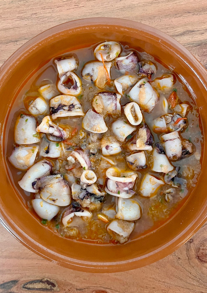 Una foto de 🦑 Calamares al vino blanco 🥂