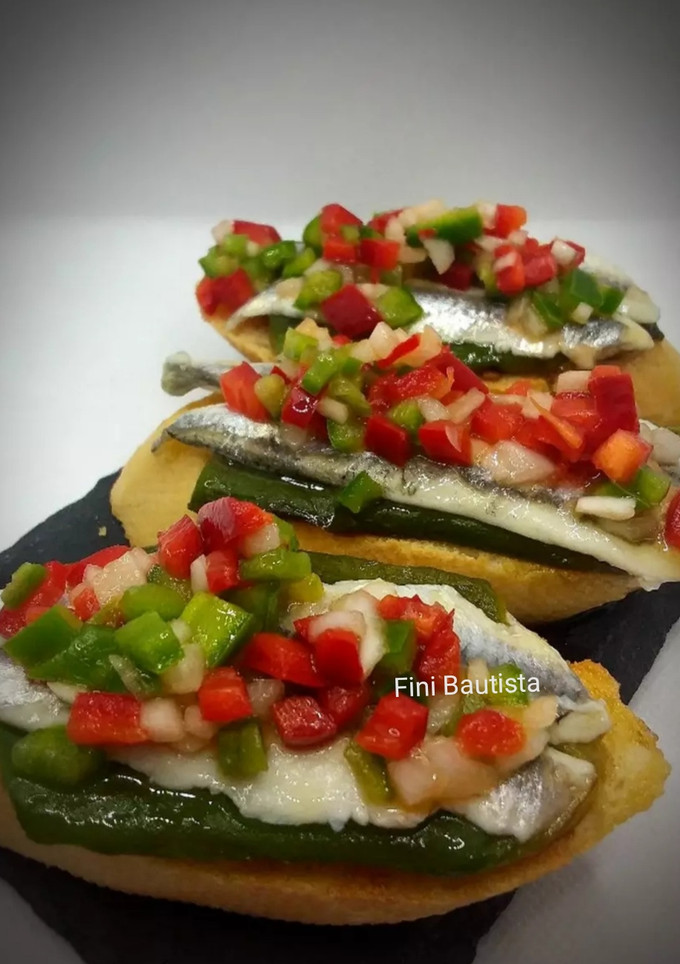 Una foto de Pincho o tapa de pimiento y Boquerón