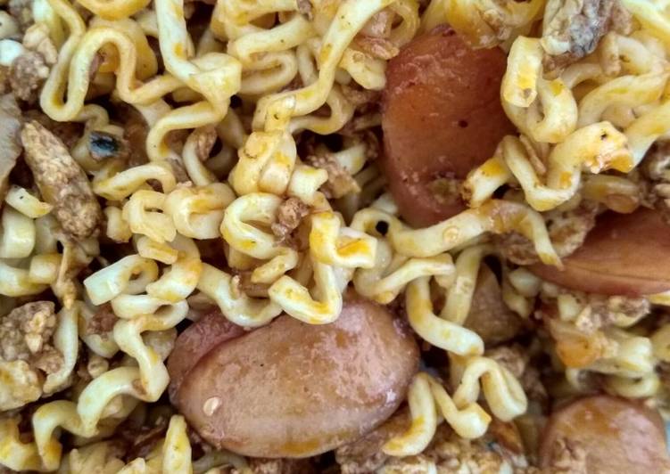 Cara Gampang Menyiapkan Mie goreng sosis, Bisa Manjain Lidah