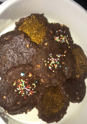 A picture of No bake Cocoa powder and oats cookies.