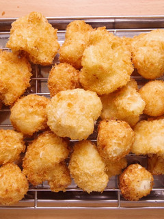 A picture of Fried Cauliflower with tartar.