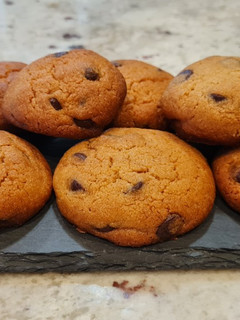 Una foto de Galletas de crema de cacahuete y chocolate