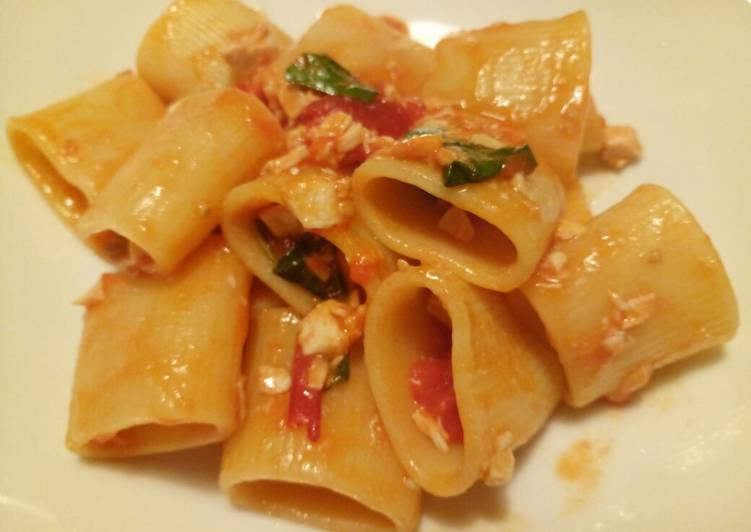 Recipe of Quick Paccheri con spada e basilico