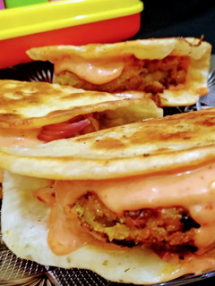A picture of Chat pate aloo naan.