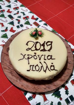 Φωτογραφία της συνταγής Βασιλόπιτα κέικ με επικάλυψη λευκής σοκολάτας
