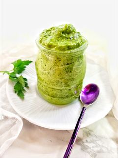 Una foto de Aderezo de cilantro y aguacate