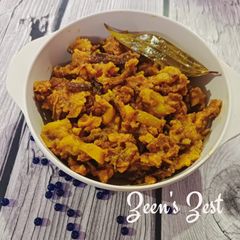 A picture of Zucchini and Pumpkin Badi Curry.
