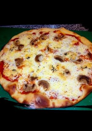 Una foto de Pizza de Champiñones
