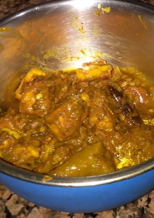 A picture of Paneer tikka in a masala gravy.