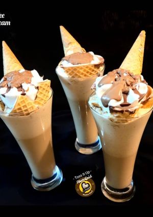 A picture of Instant Cold Coffee With Vanilla Chocolate Ice cream.