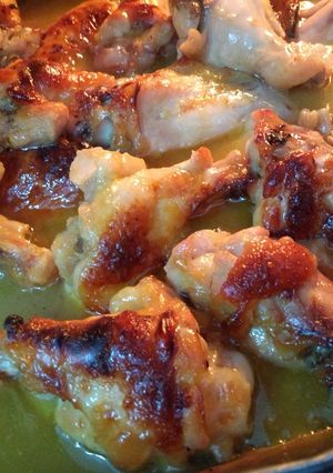 Una foto de Pollo miel mostaza -alitas